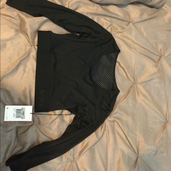 Black NIKE long sleeve crop workout shirt - Picture 1 of 3